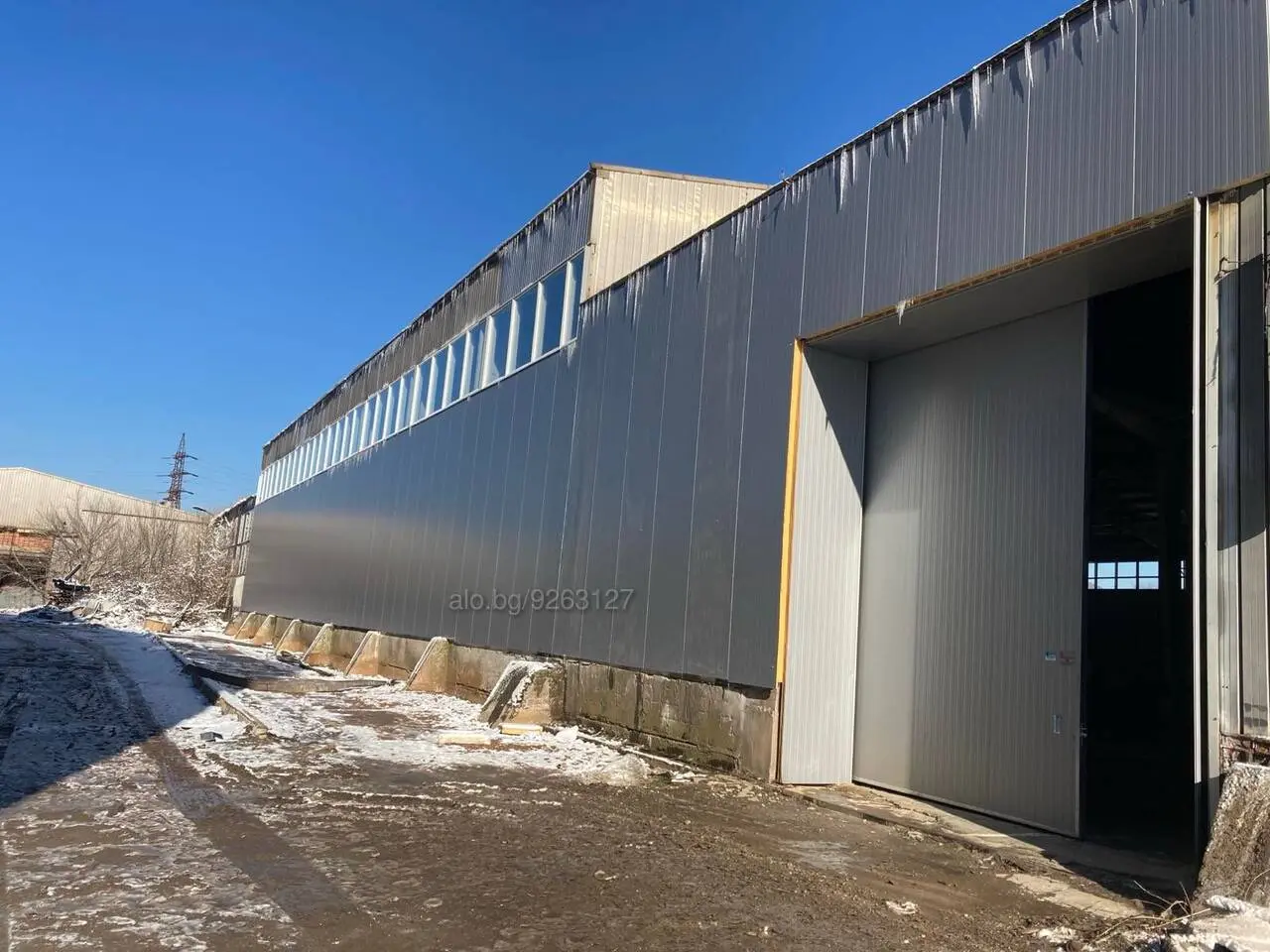 Продава се Складова база 4000м2 село Яна
