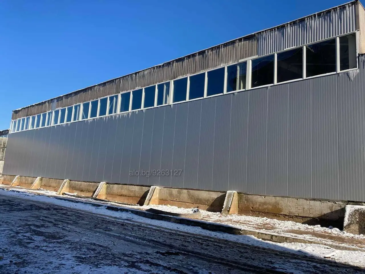 Продава се Складова база 4000м2 село Яна